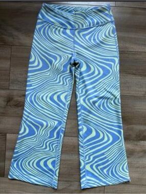 Athleta Kids Leggings in Blue and Lime Swirl Print